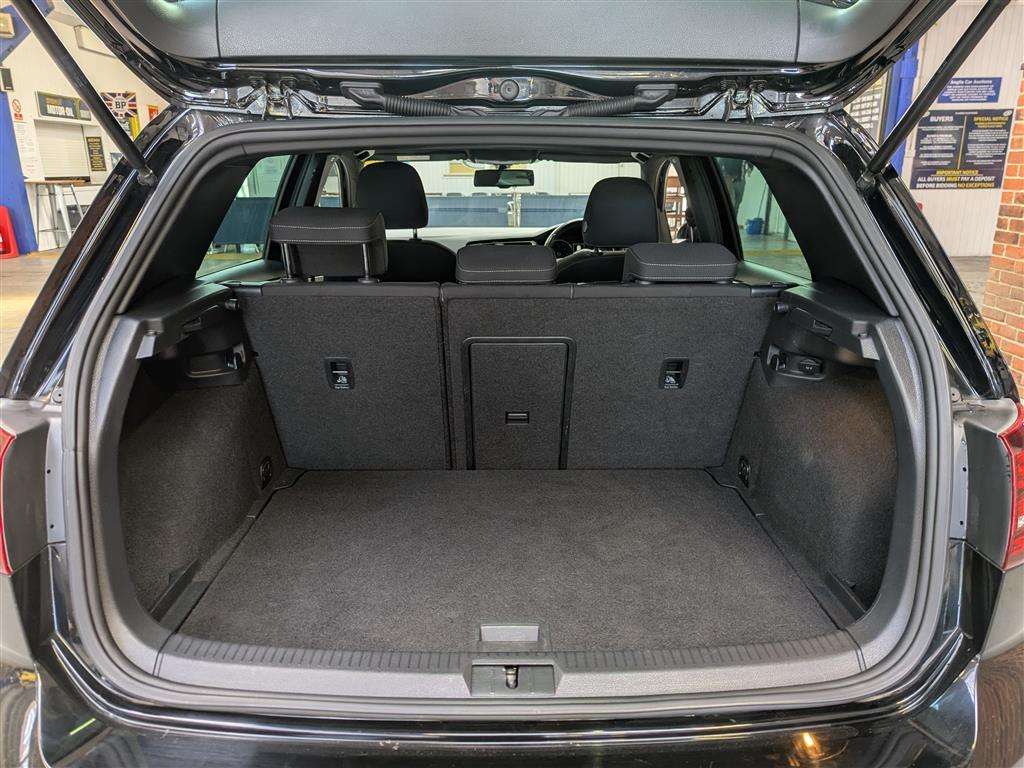 <p>2016 VOLKSWAGEN GOLF GTD S-A</p>