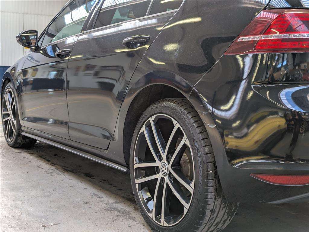 <p>2016 VOLKSWAGEN GOLF GTD S-A</p>