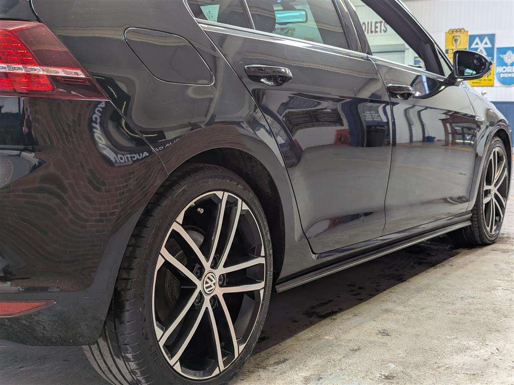 <p>2016 VOLKSWAGEN GOLF GTD S-A</p>