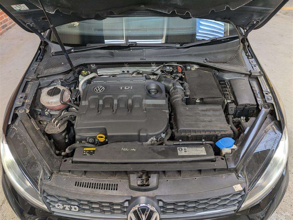 <p>2016 VOLKSWAGEN GOLF GTD S-A</p>