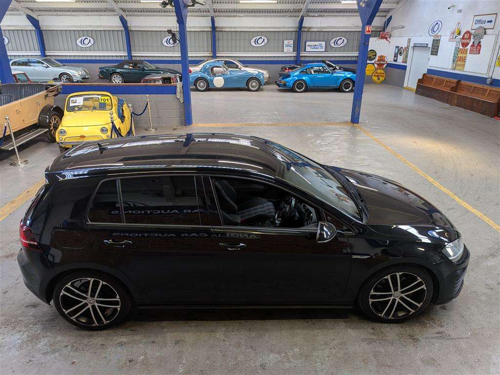 <p>2016 VOLKSWAGEN GOLF GTD S-A</p>
