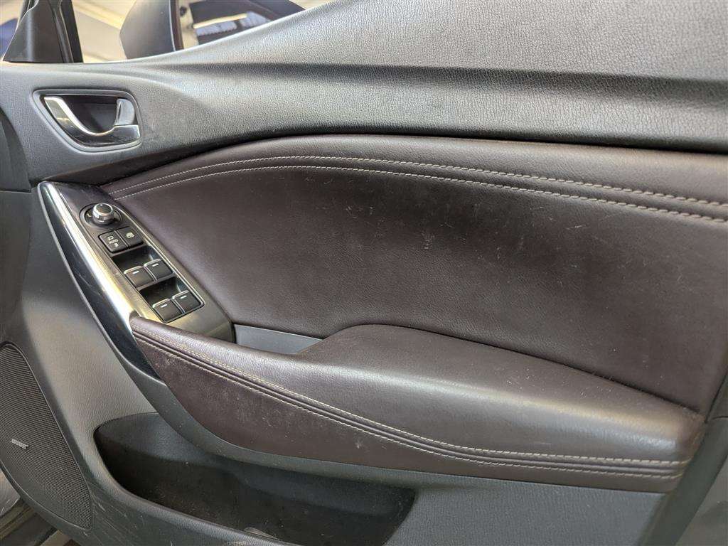 <p>2018 MAZDA 6 SPORT NAV D</p>