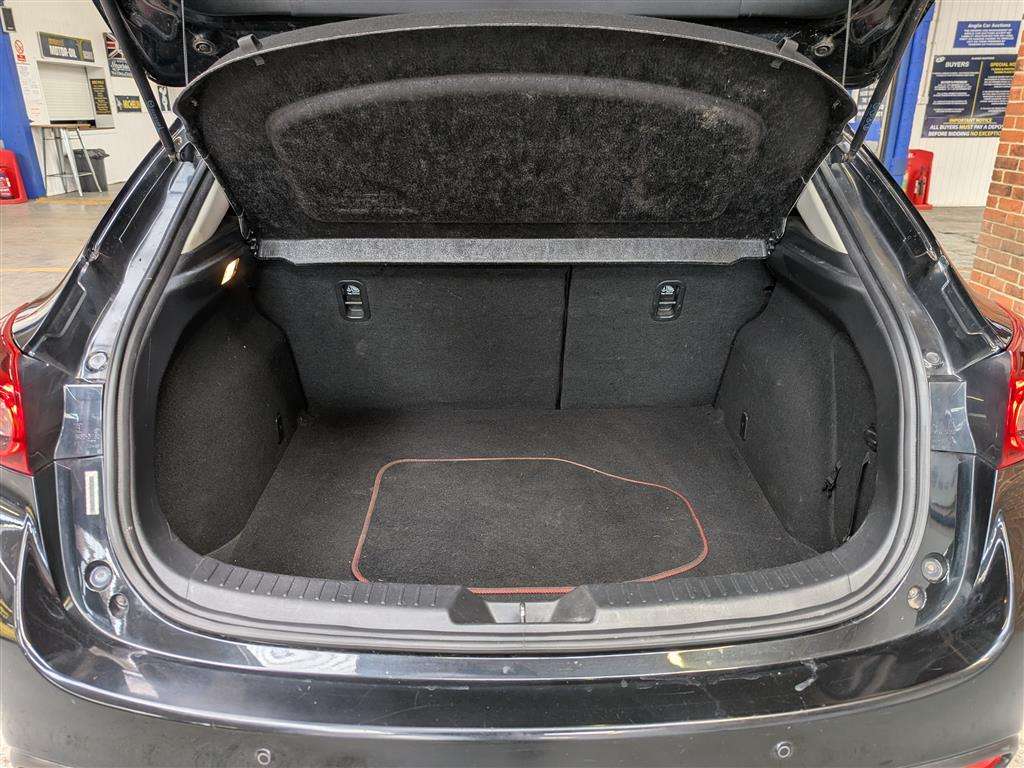 <p>2016 MAZDA 3 SPORT NAV D</p>