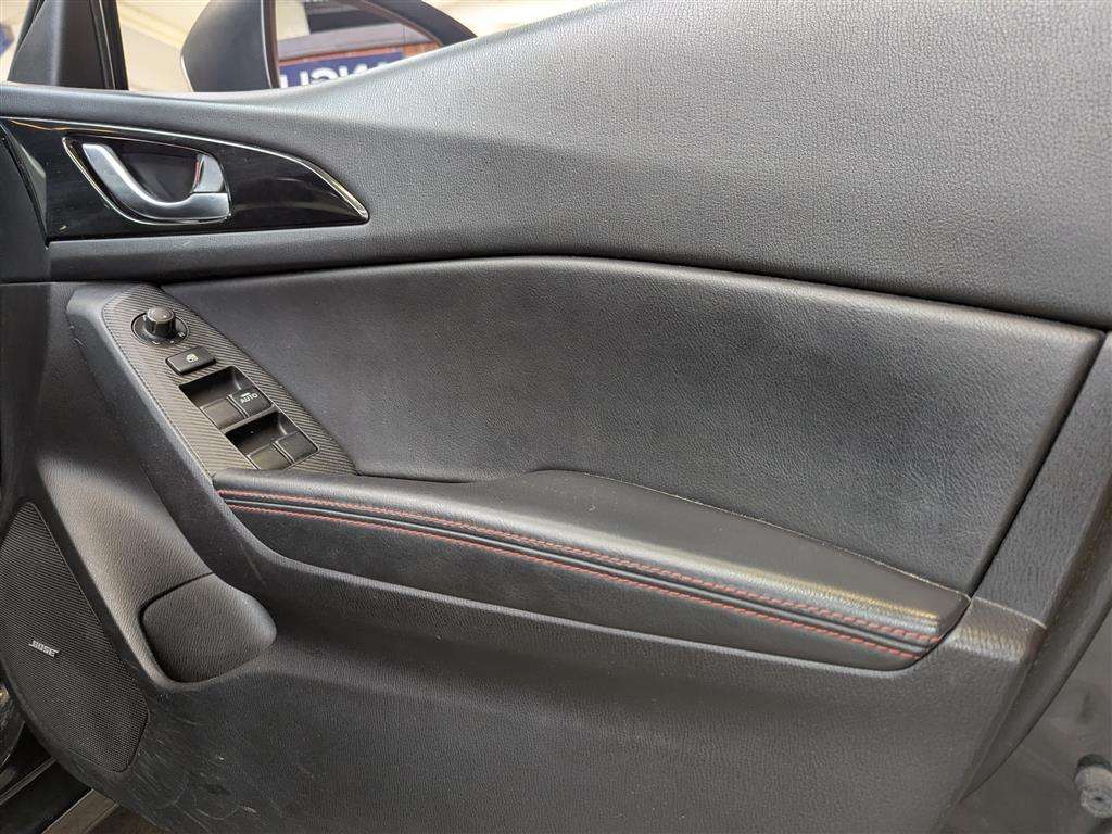 <p>2016 MAZDA 3 SPORT NAV D</p>