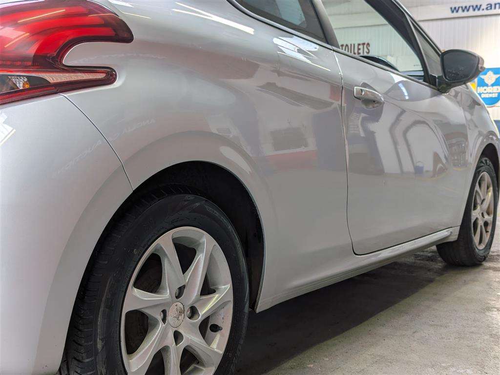 <p>2016 PEUGEOT 208 ACTIVE</p>