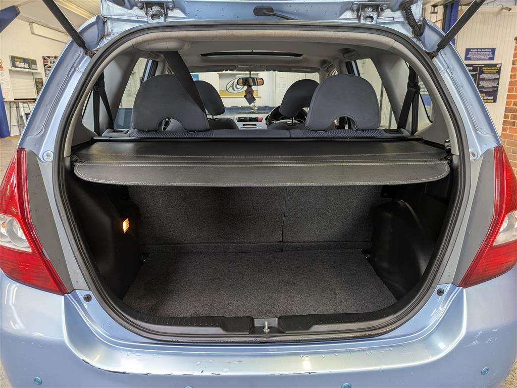 <p>2004 HONDA JAZZ SE SPORT CVT</p>