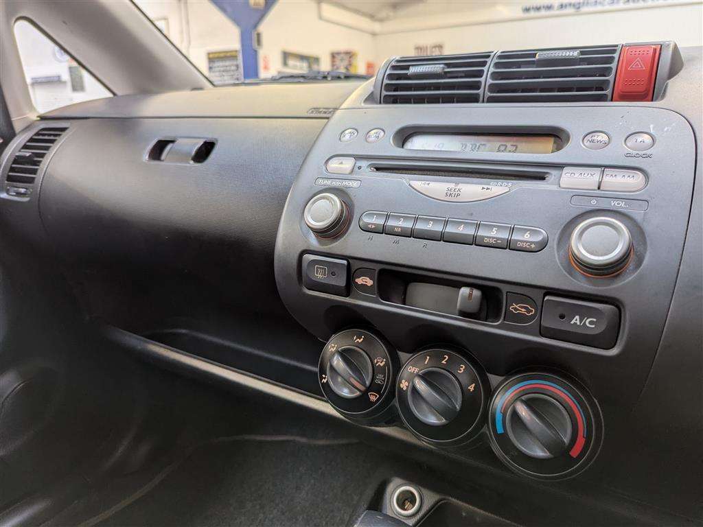 <p>2004 HONDA JAZZ SE SPORT CVT</p>