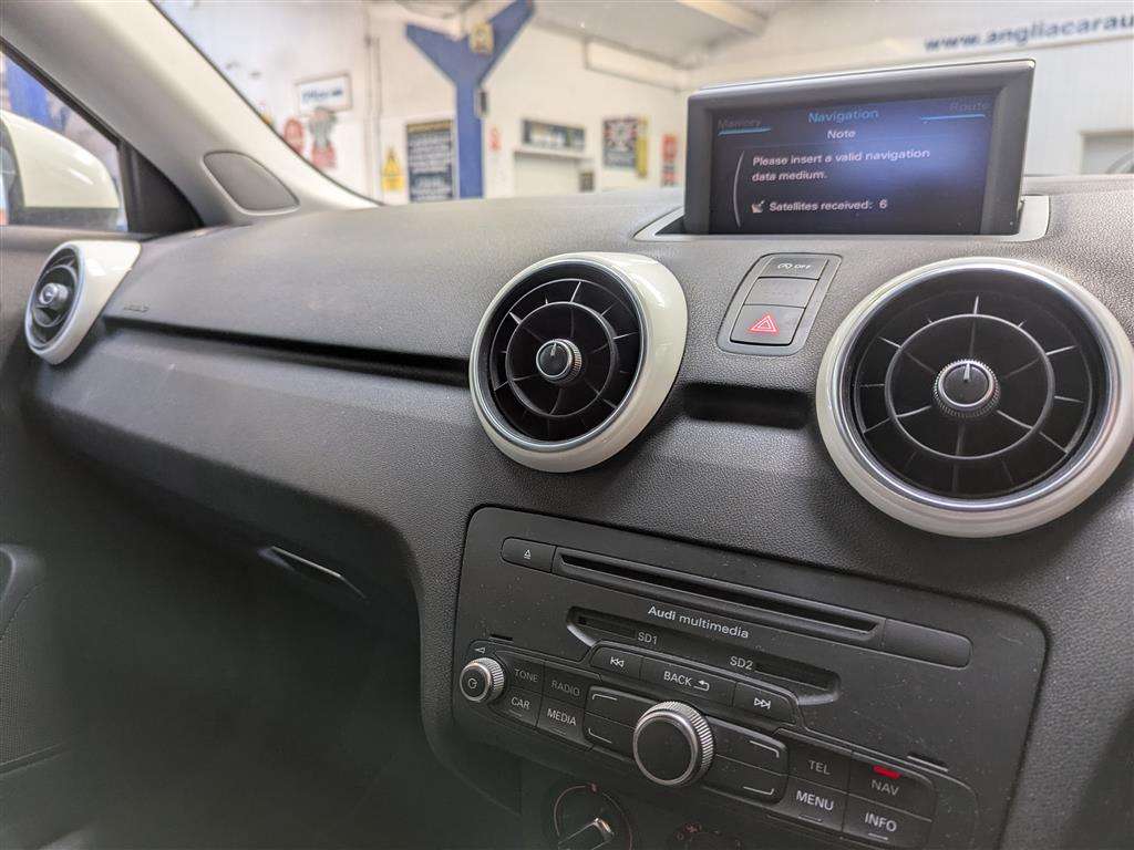 <p>2011 AUDI A1 COMPETITION LINE TDI</p>