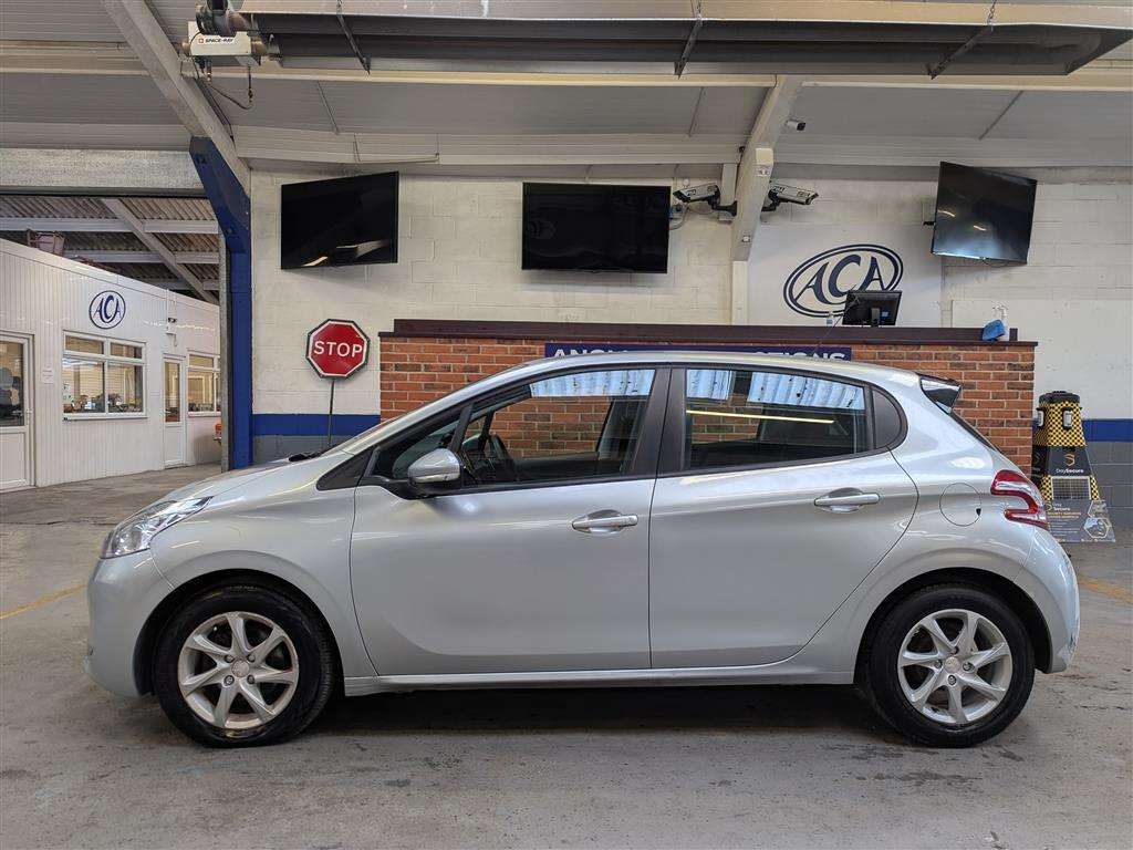 <p>2015 PEUGEOT 208 ACTIVE E-HDI S-A</p>