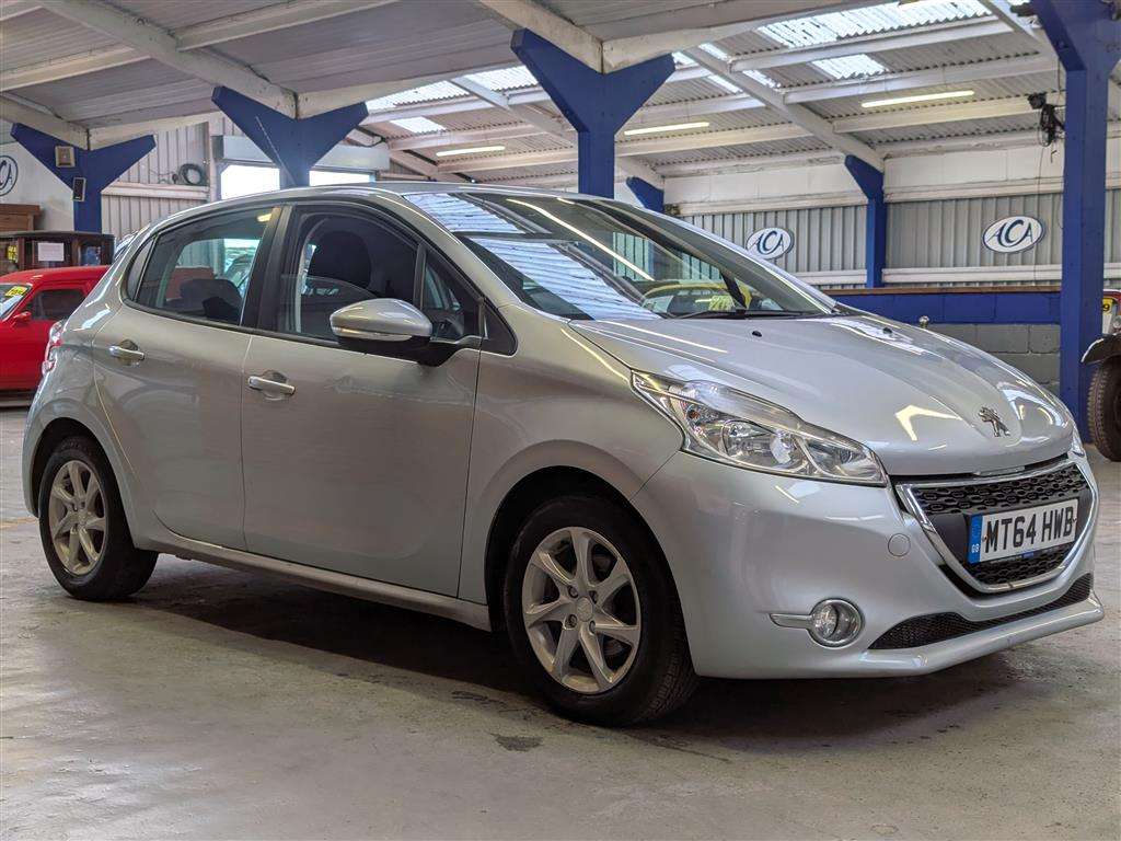 <p>2015 PEUGEOT 208 ACTIVE E-HDI S-A</p>