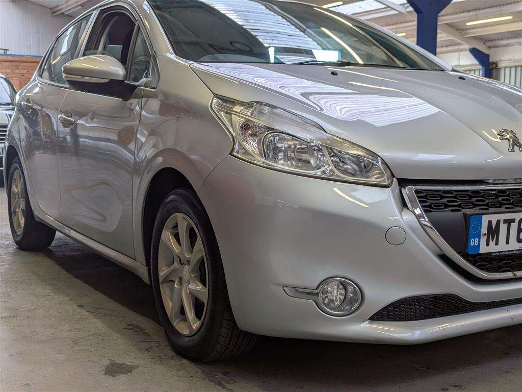 <p>2015 PEUGEOT 208 ACTIVE E-HDI S-A</p>