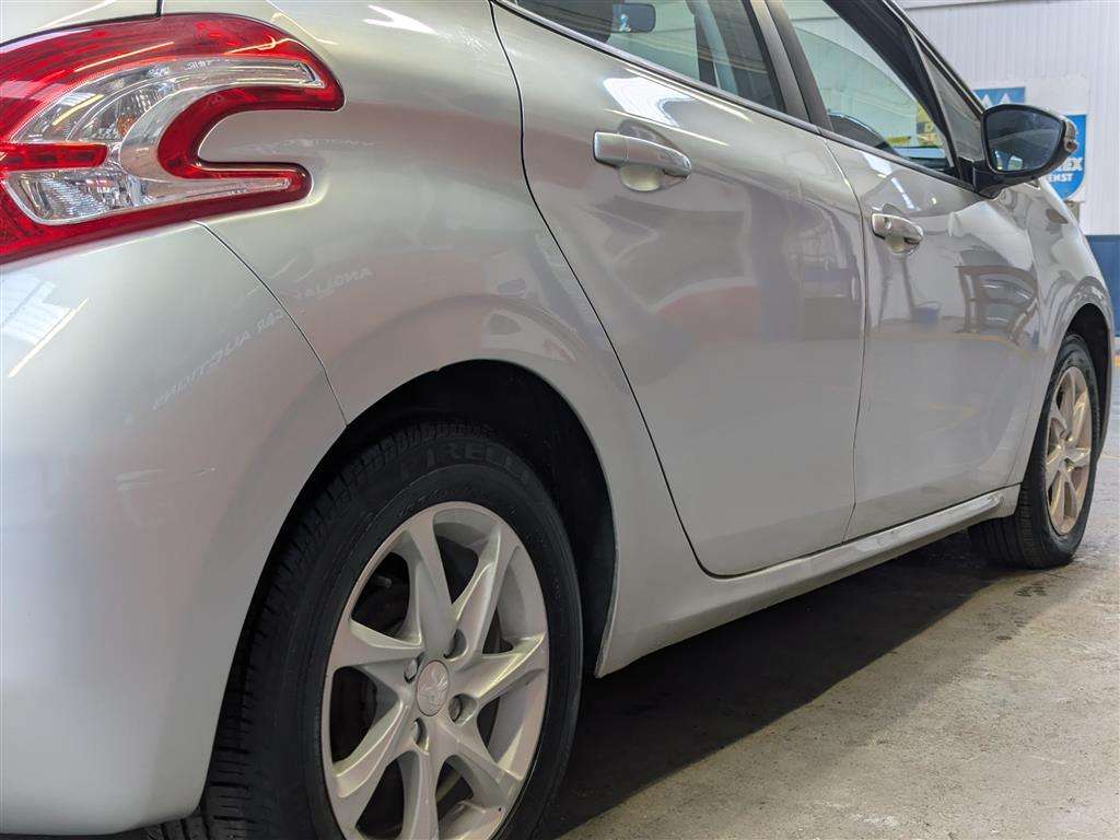 <p>2015 PEUGEOT 208 ACTIVE E-HDI S-A</p>