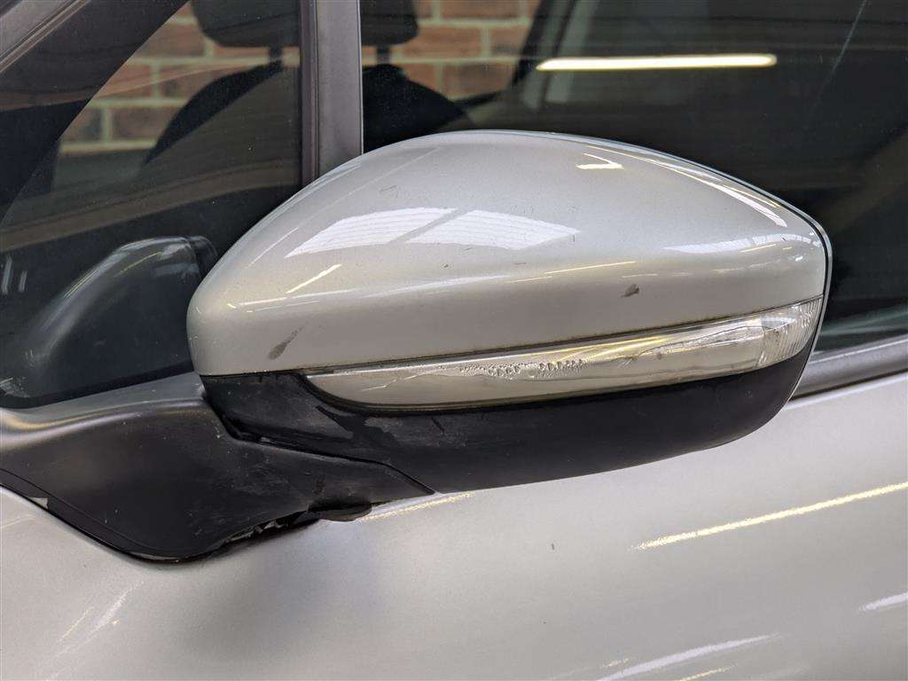 <p>2015 PEUGEOT 208 ACTIVE E-HDI S-A</p>