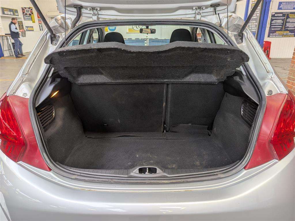 <p>2015 PEUGEOT 208 ACTIVE E-HDI S-A</p>