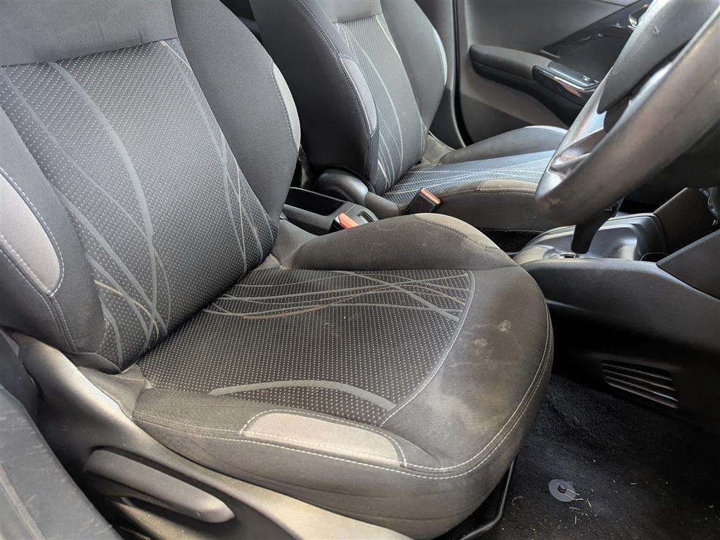 <p>2015 PEUGEOT 208 ACTIVE E-HDI S-A</p>