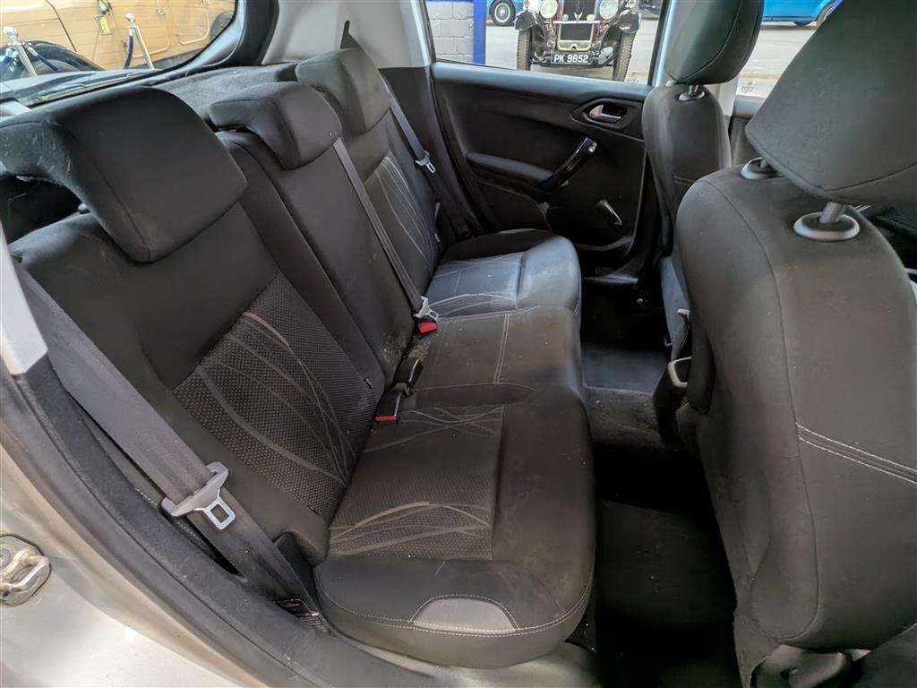 <p>2015 PEUGEOT 208 ACTIVE E-HDI S-A</p>