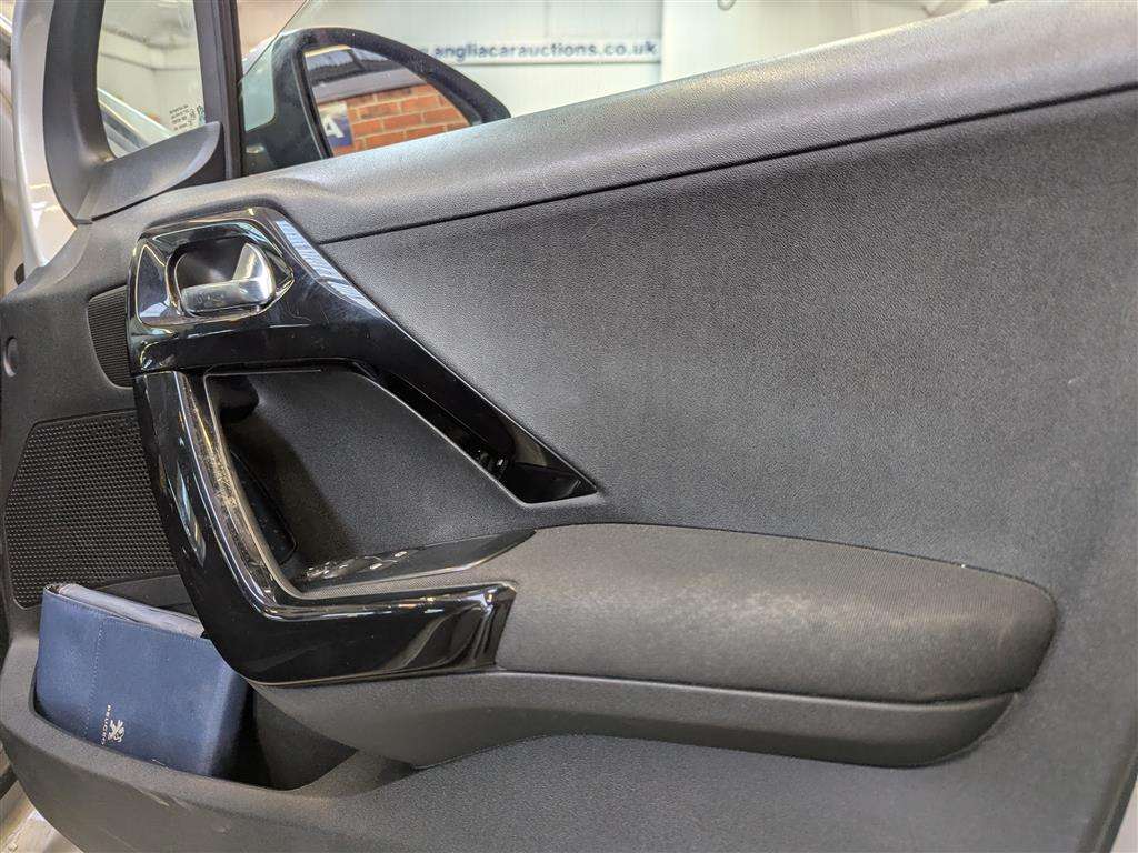 <p>2015 PEUGEOT 208 ACTIVE E-HDI S-A</p>