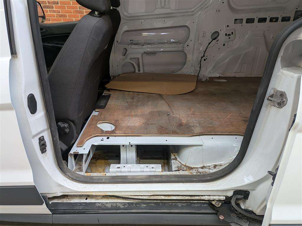 <p>2014 FORD TRANSIT CONNECT 210</p>