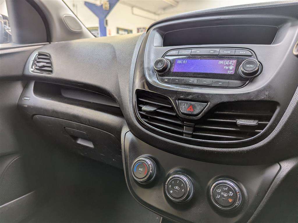 <p>2017 VAUXHALL VIVA SE AC</p>
