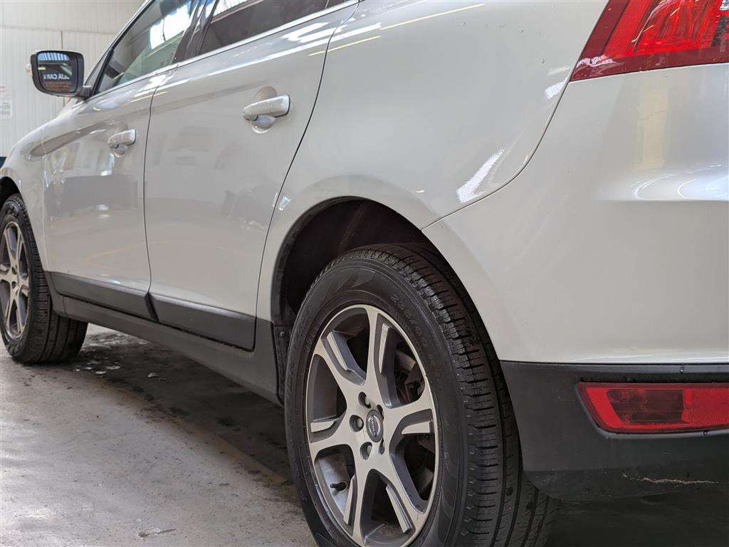 <p>2012 VOLVO XC60 SE LUX NAV D5 AWD AU</p>