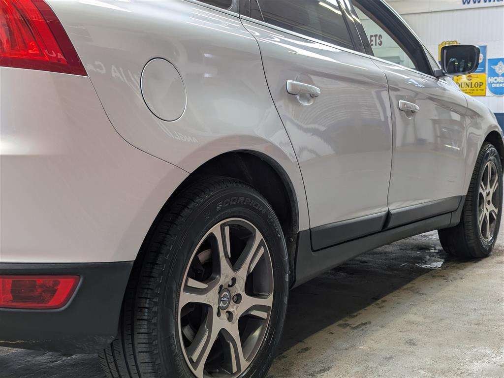 <p>2012 VOLVO XC60 SE LUX NAV D5 AWD AU</p>