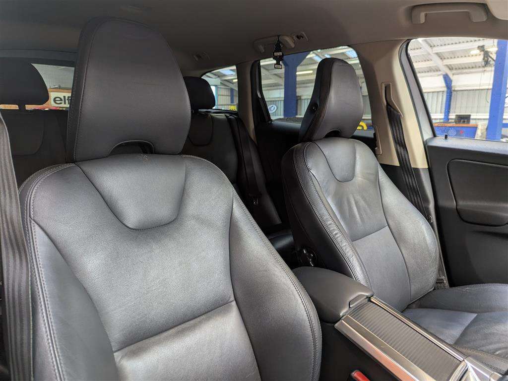 <p>2012 VOLVO XC60 SE LUX NAV D5 AWD AU</p>