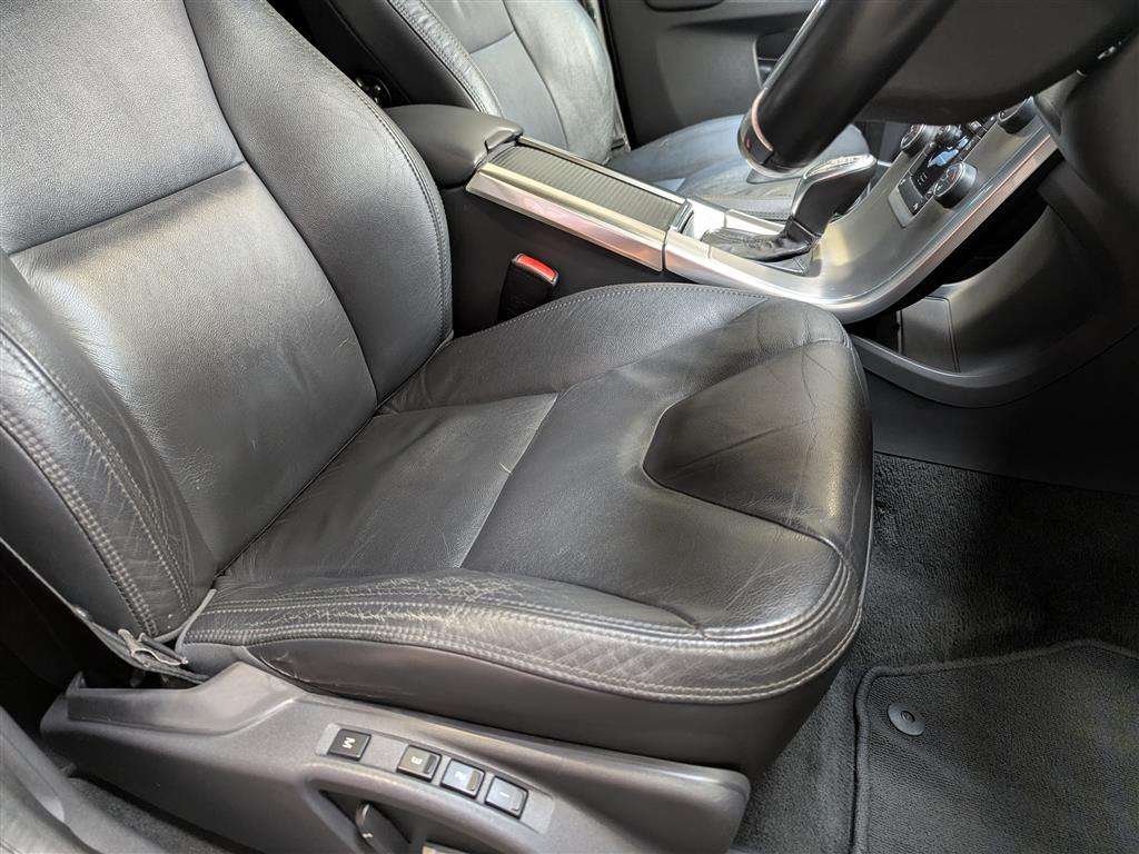 <p>2012 VOLVO XC60 SE LUX NAV D5 AWD AU</p>