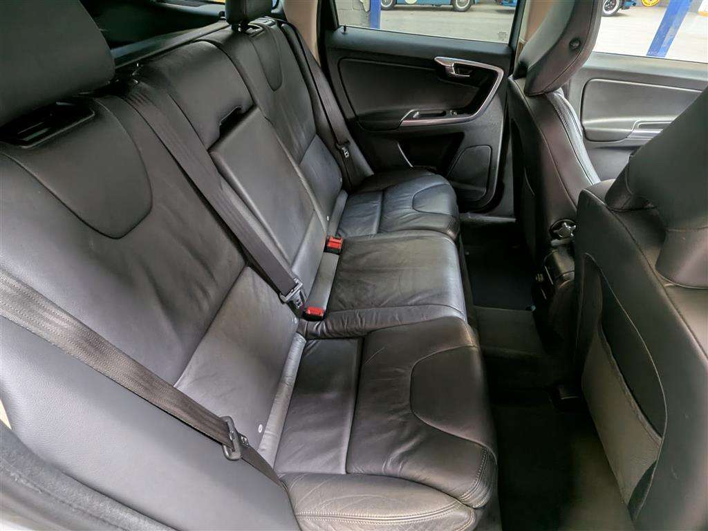 <p>2012 VOLVO XC60 SE LUX NAV D5 AWD AU</p>