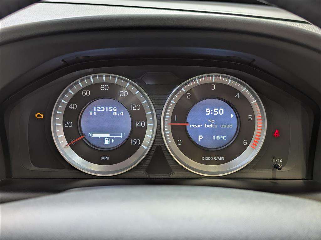 <p>2012 VOLVO XC60 SE LUX NAV D5 AWD AU</p>