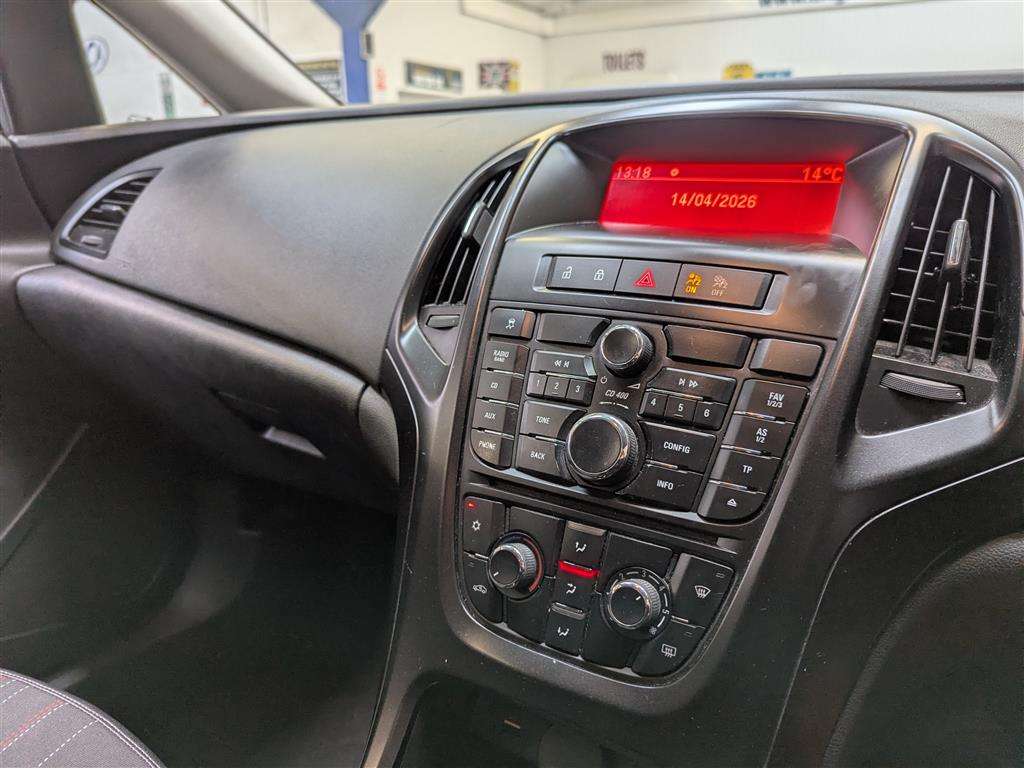 <p>2013 VAUXHALL ASTRA ACTIVE CDTI</p>