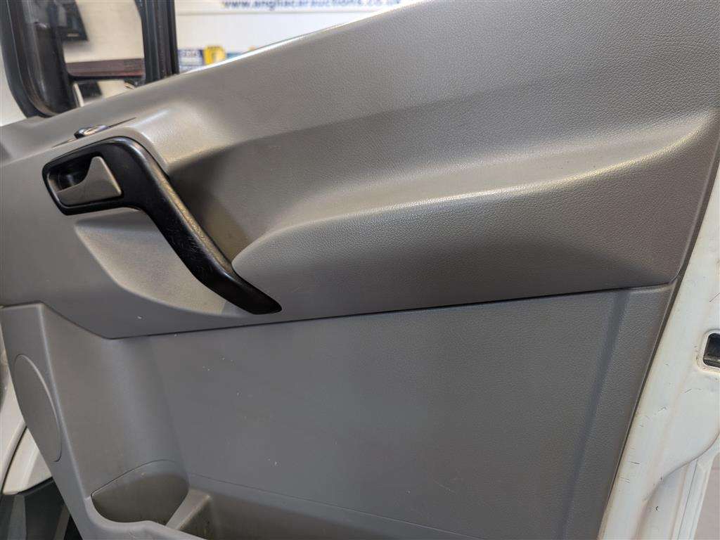 <p>2015 MERCEDES-BENZ SPRINTER 313 CDI</p>