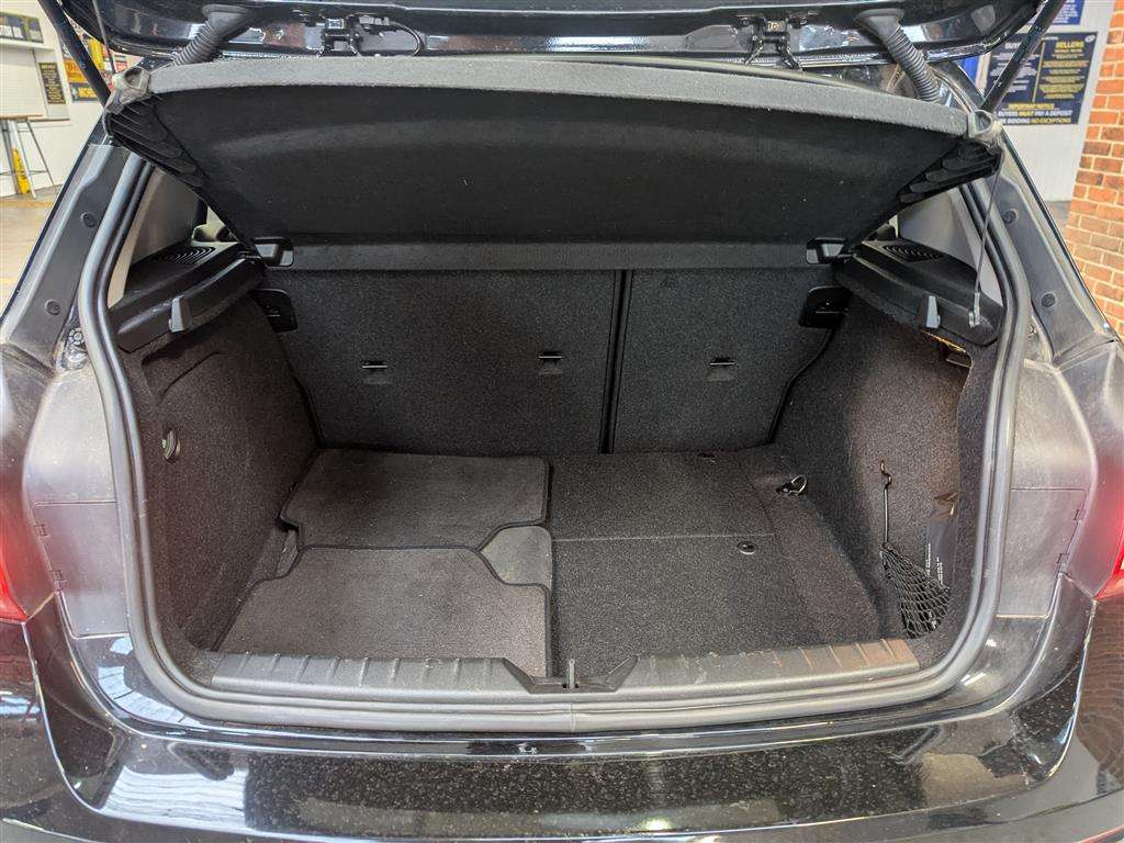 <p>2017 BMW 116D ED PLUS</p>