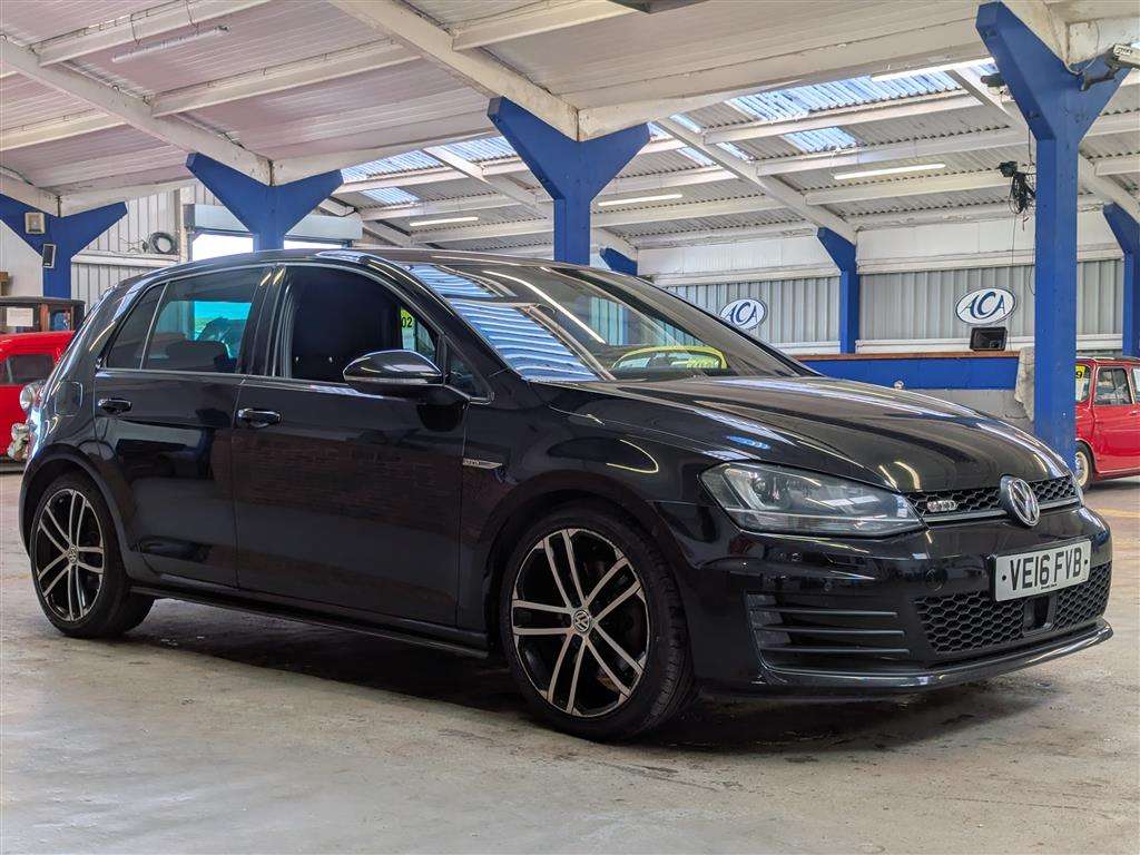 <p>2016 VOLKSWAGEN GOLF GTD S-A</p>
