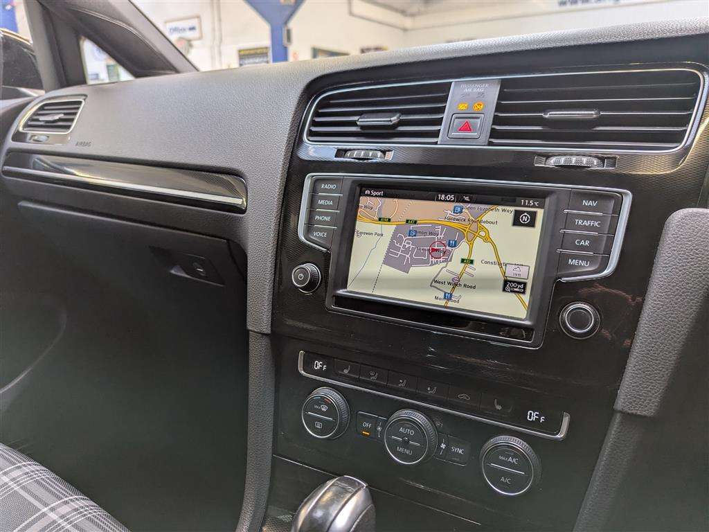 <p>2016 VOLKSWAGEN GOLF GTD S-A</p>