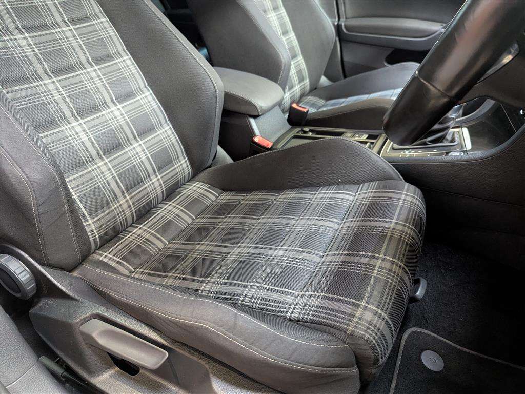 <p>2016 VOLKSWAGEN GOLF GTD S-A</p>