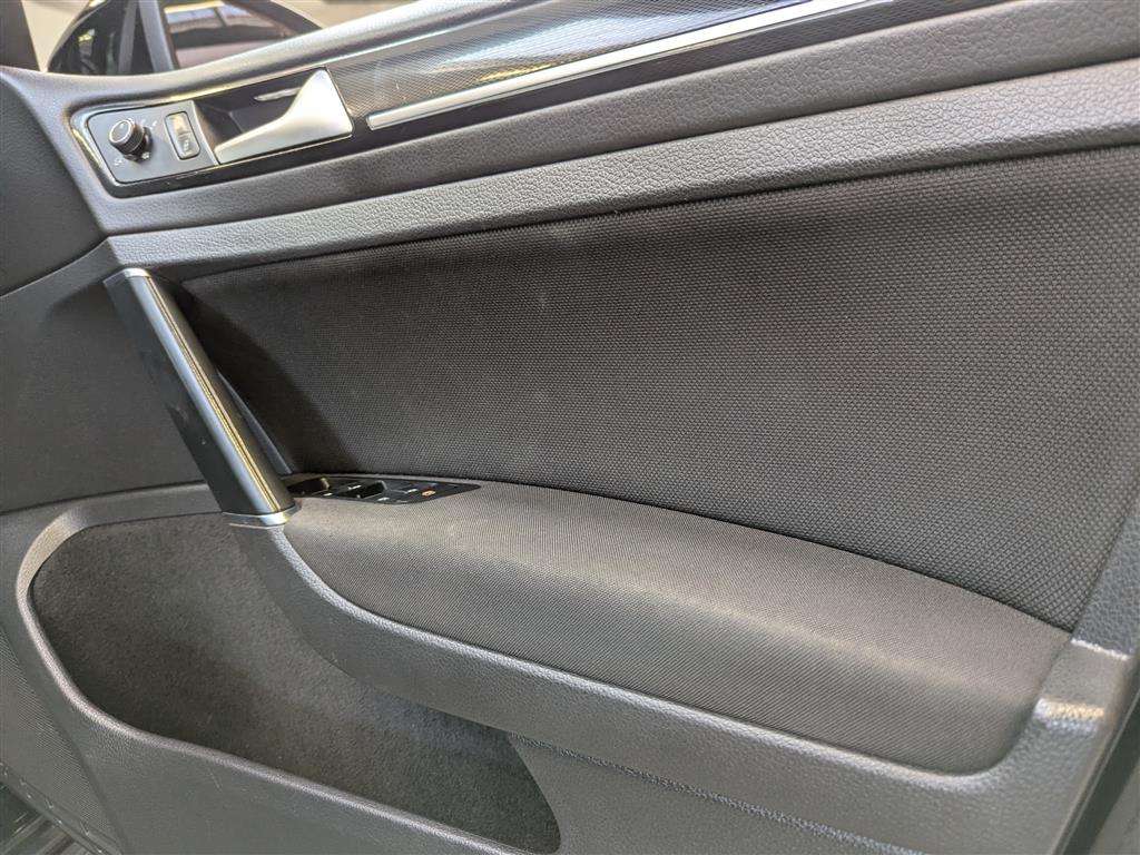 <p>2016 VOLKSWAGEN GOLF GTD S-A</p>