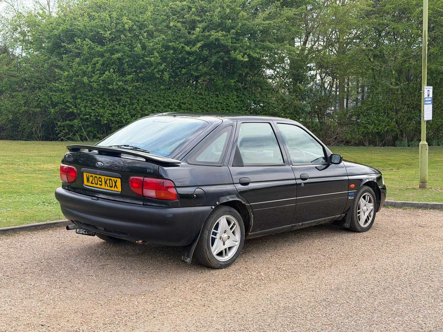 <p>2000 FORD ESCORT FINESSE</p>