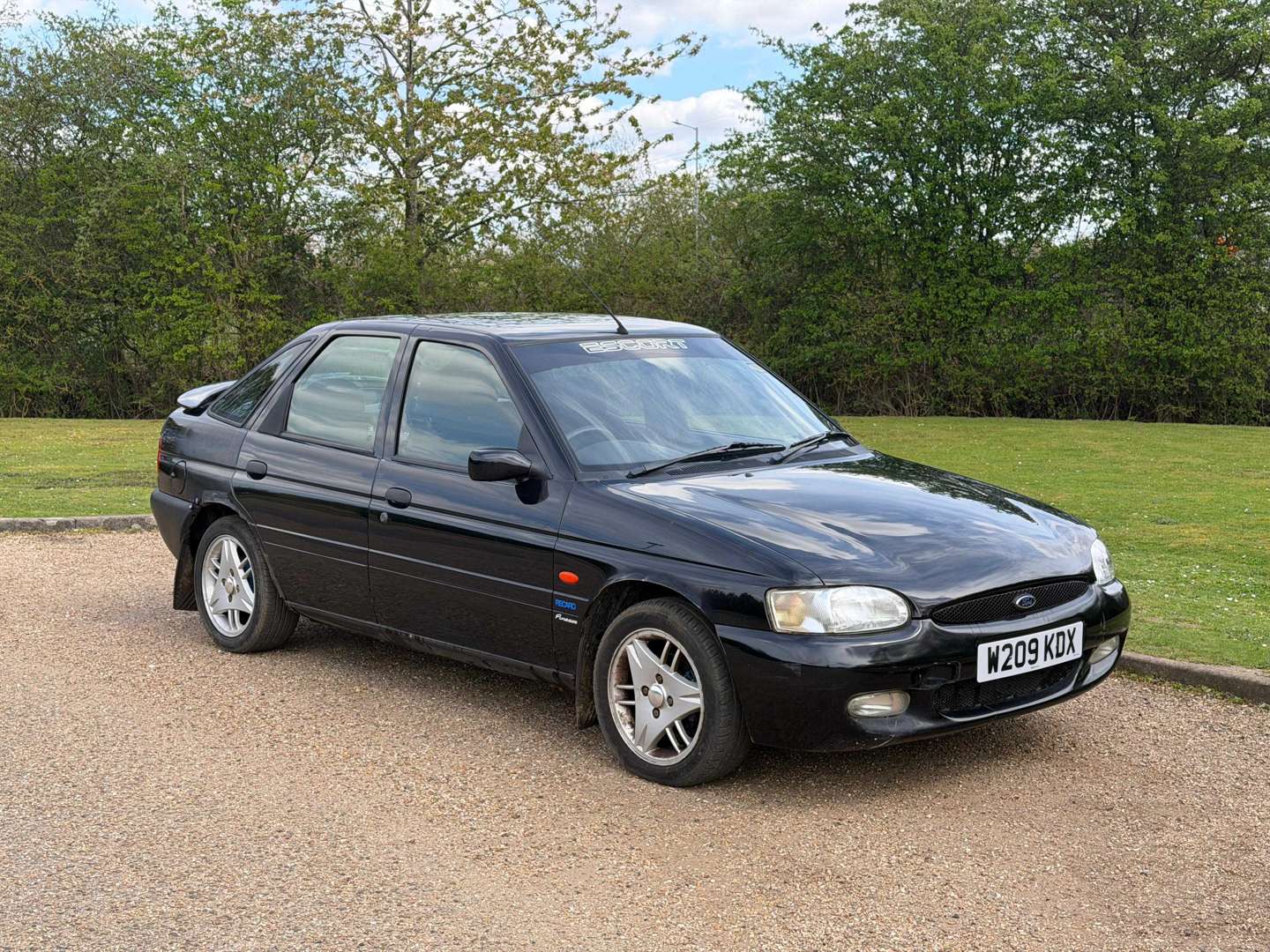 <p>2000 FORD ESCORT FINESSE</p>
