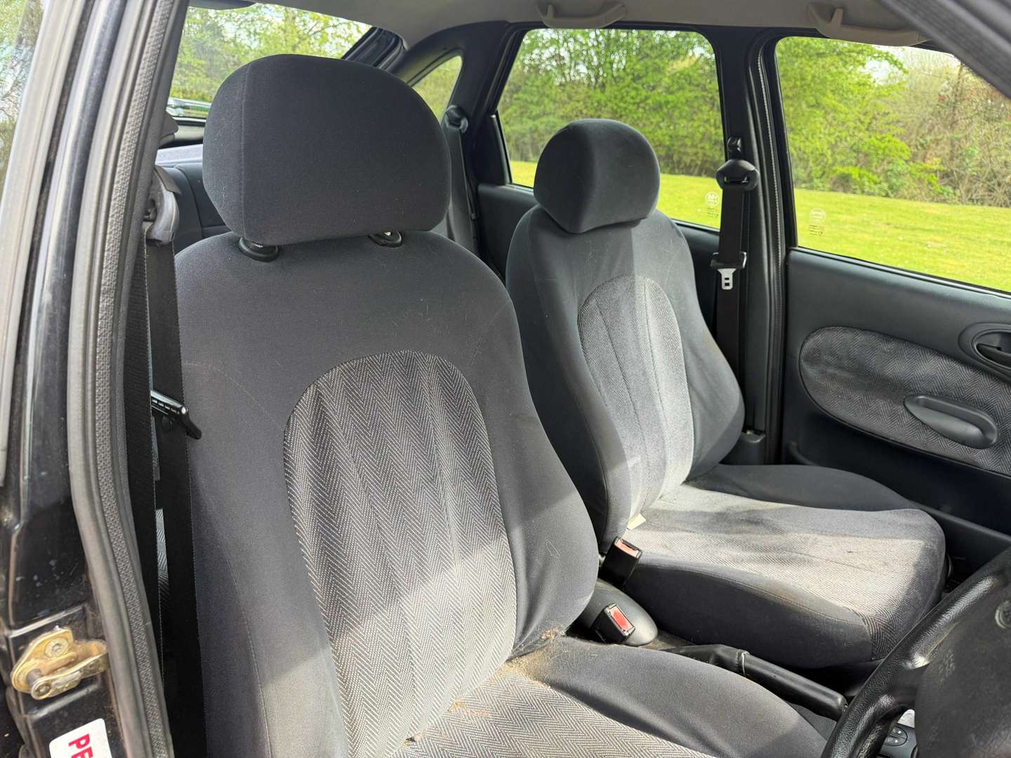 <p>2000 FORD ESCORT FINESSE</p>