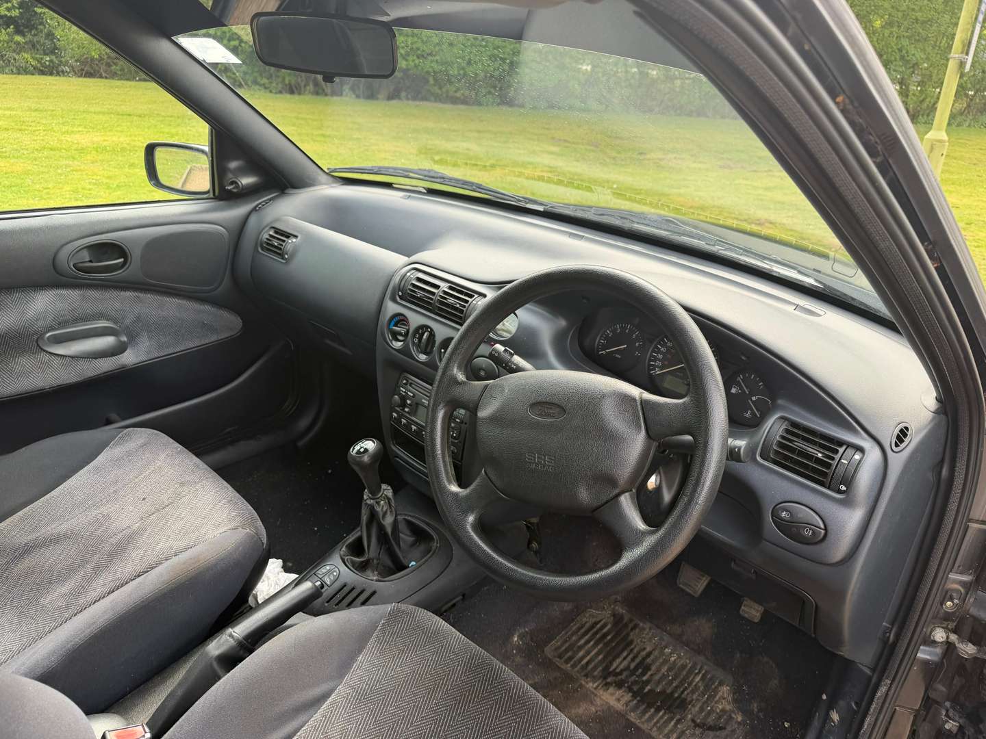 <p>2000 FORD ESCORT FINESSE</p>