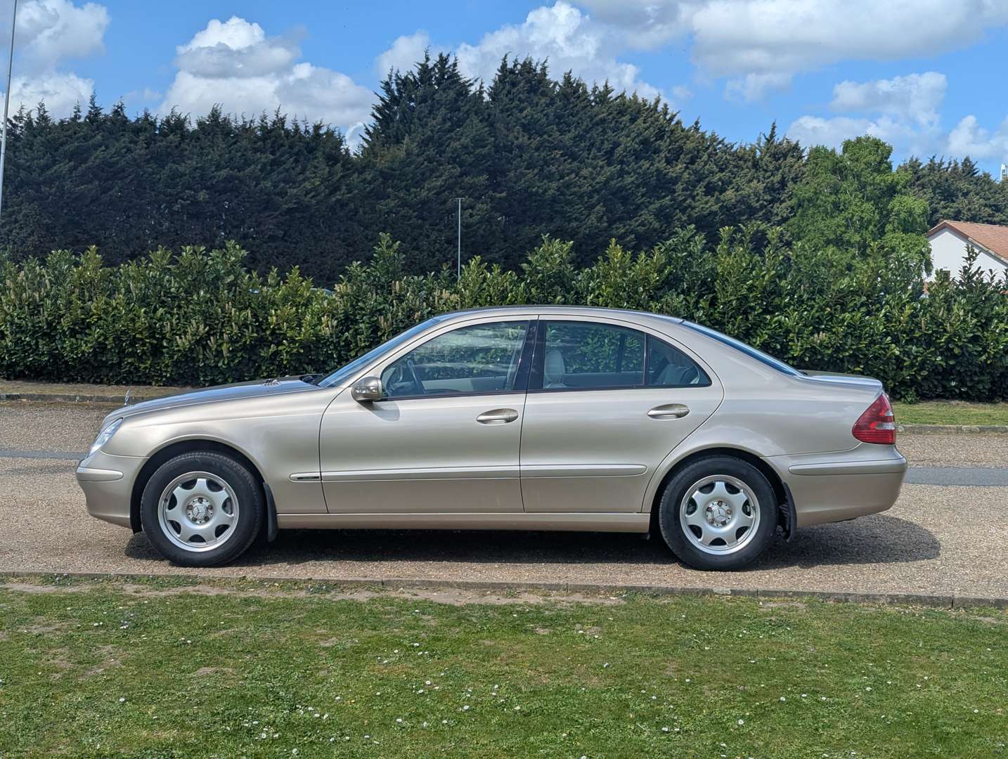 <p>2003 MERCEDES E240 CLASSIC AUTO</p>