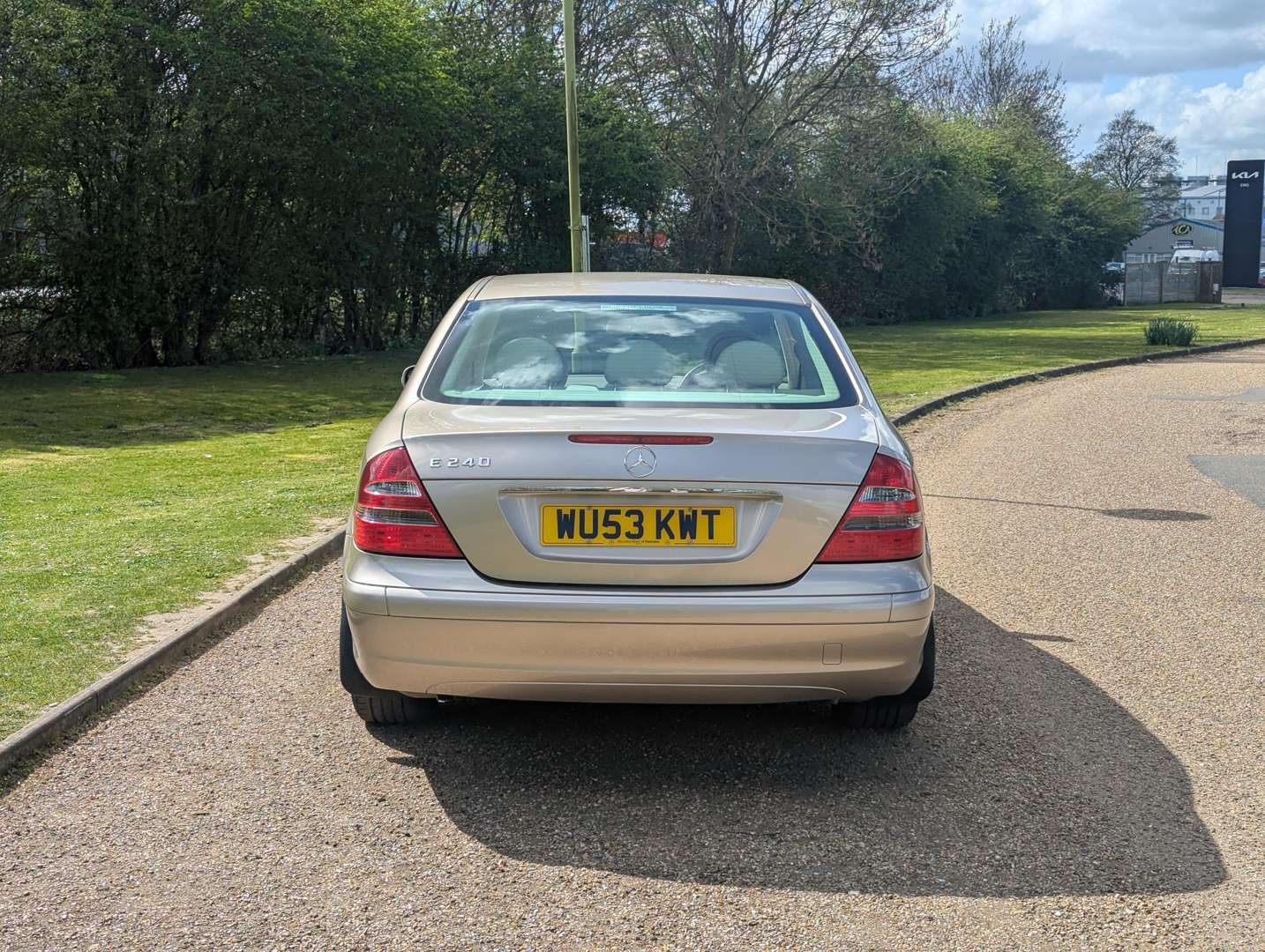 <p>2003 MERCEDES E240 CLASSIC AUTO</p>