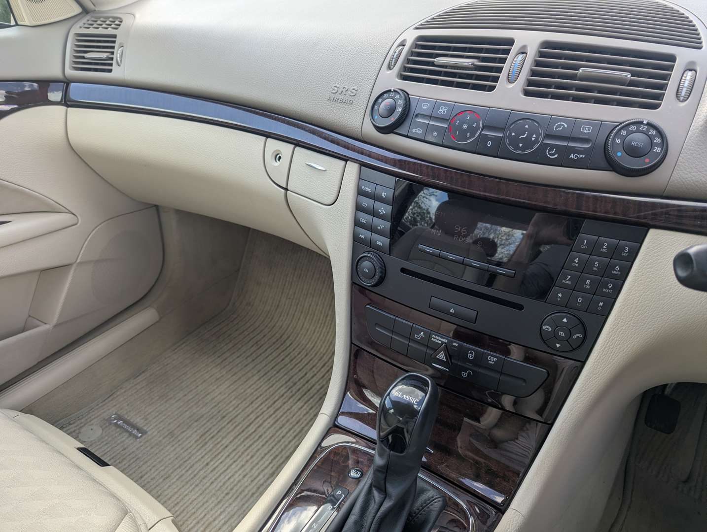 <p>2003 MERCEDES E240 CLASSIC AUTO</p>