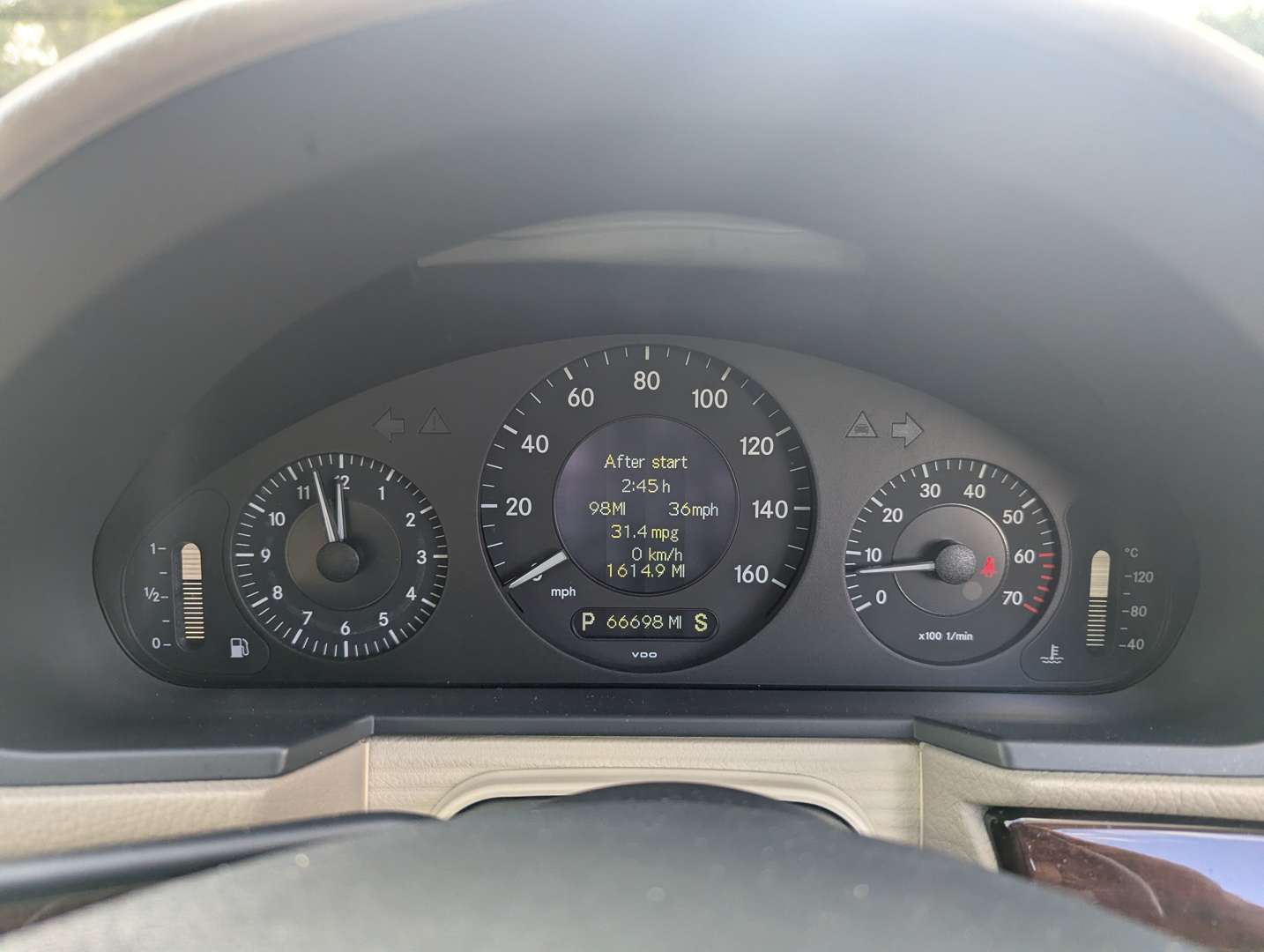 <p>2003 MERCEDES E240 CLASSIC AUTO</p>