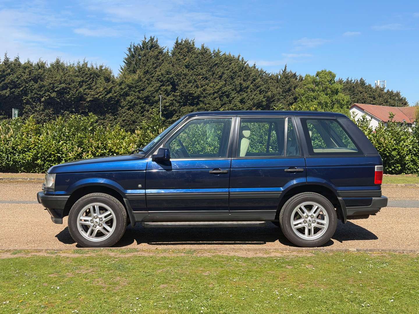 <p>2001 LAND ROVER RANGE ROVER DHSE AUTO</p>