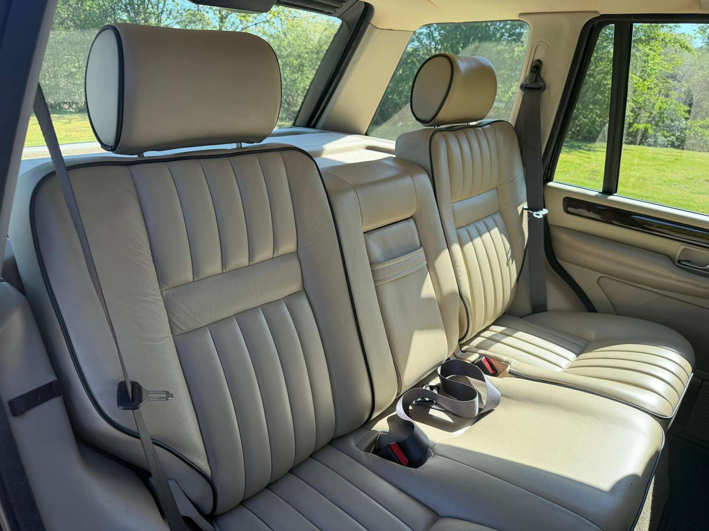 <p>2001 LAND ROVER RANGE ROVER DHSE AUTO</p>