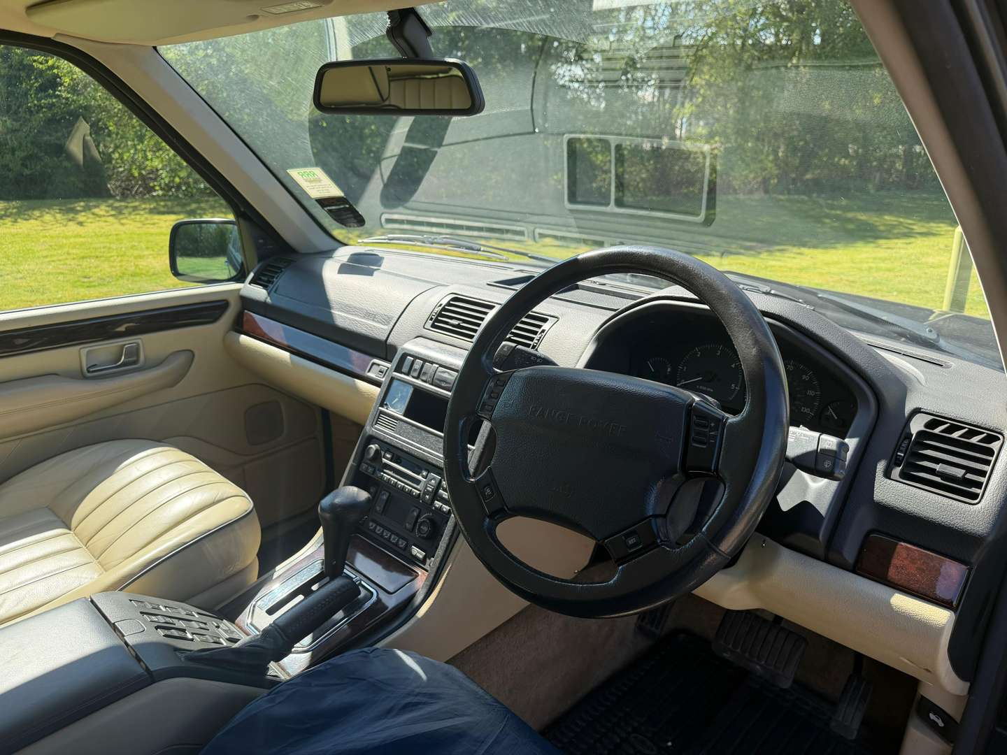 <p>2001 LAND ROVER RANGE ROVER DHSE AUTO</p>