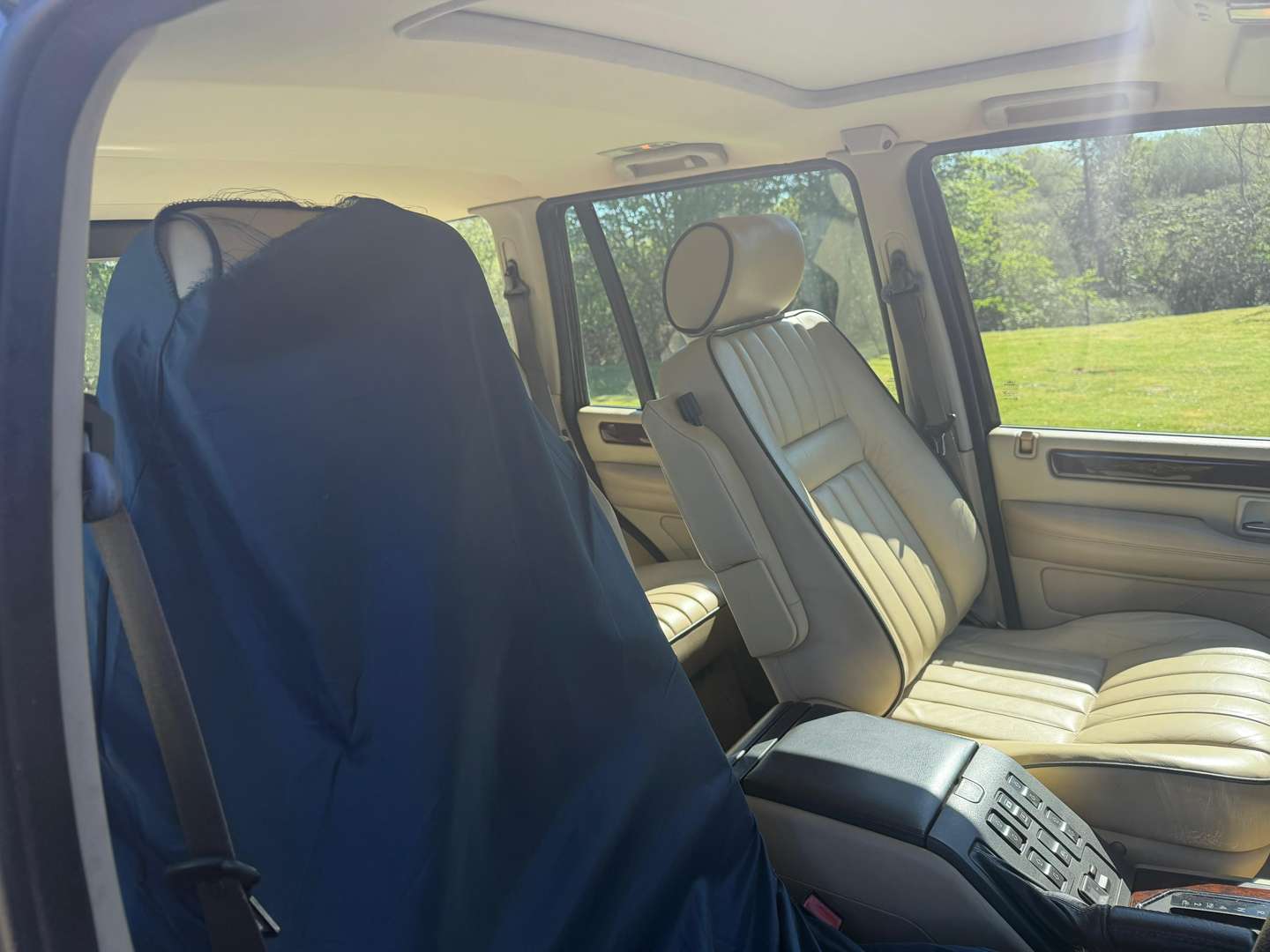 <p>2001 LAND ROVER RANGE ROVER DHSE AUTO</p>