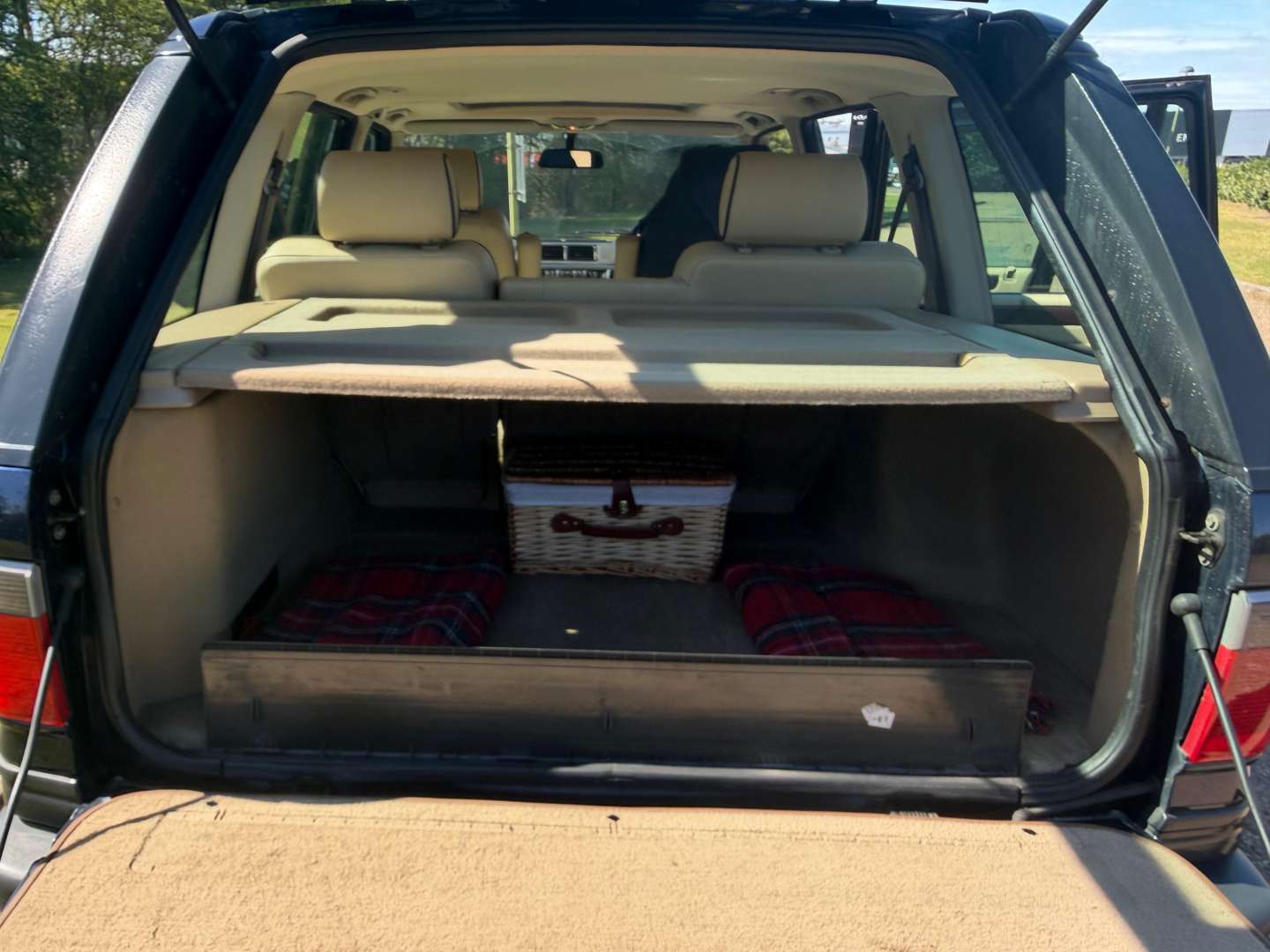 <p>2001 LAND ROVER RANGE ROVER DHSE AUTO</p>