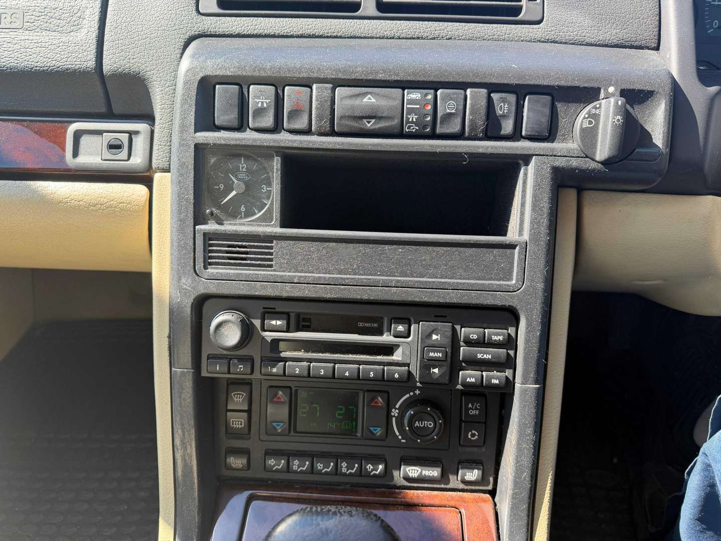 <p>2001 LAND ROVER RANGE ROVER DHSE AUTO</p>